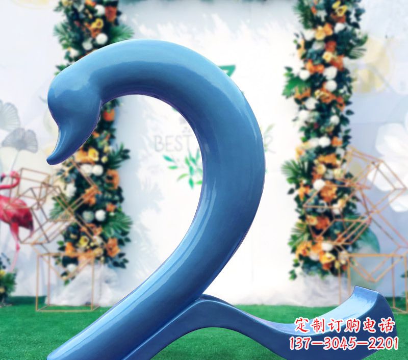 兰州玻璃钢爱心天鹅雕塑