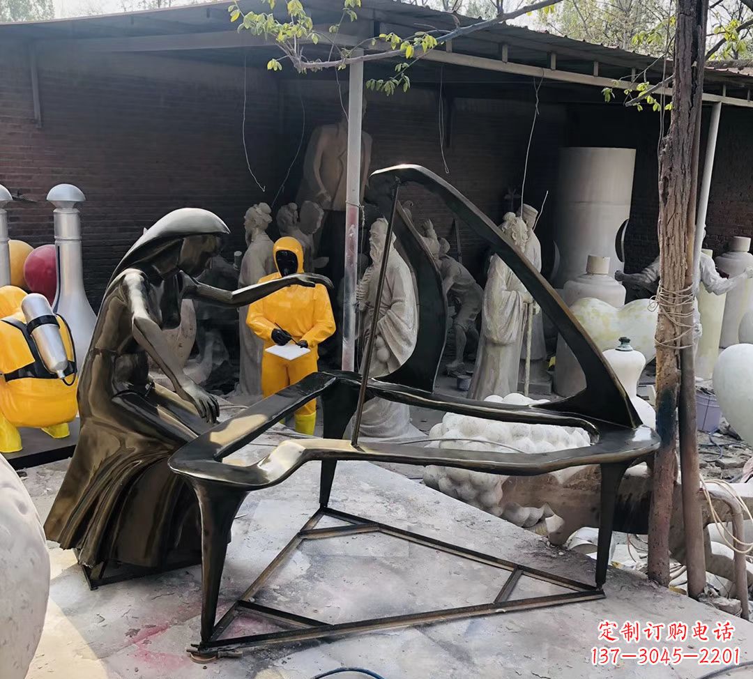 兰州玻璃钢仿铜钢琴雕塑