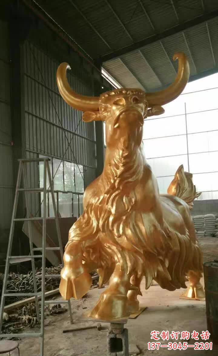 兰州不锈钢城市的钛金牦牛雕塑