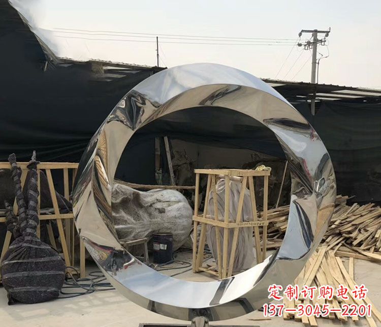 兰州不锈钢抽象镜面圆环雕塑1
