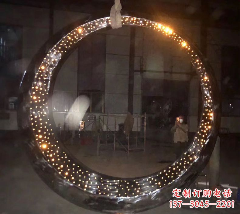 兰州不锈钢发光月亮雕塑1