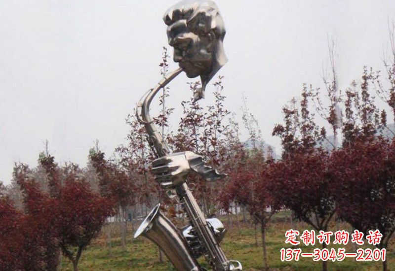 兰州不锈钢公园抽象吹萨克斯人物雕塑
