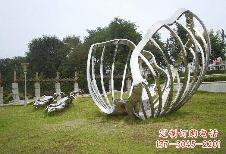 兰州不锈钢公园螃蟹和贝壳雕塑