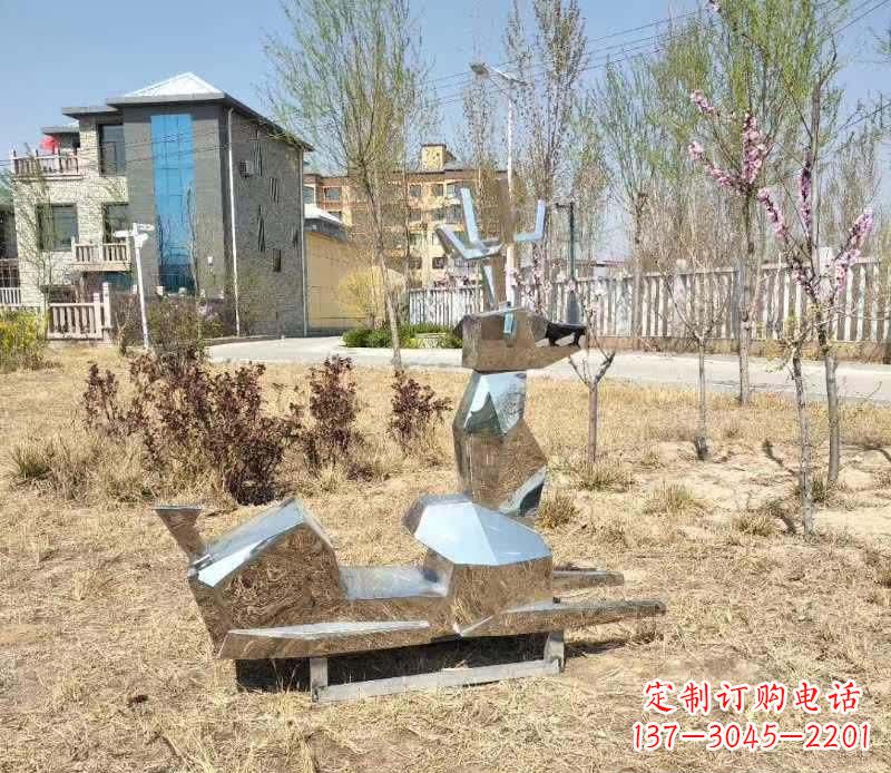 兰州不锈钢公园小鹿雕塑给公园带来温馨气息
