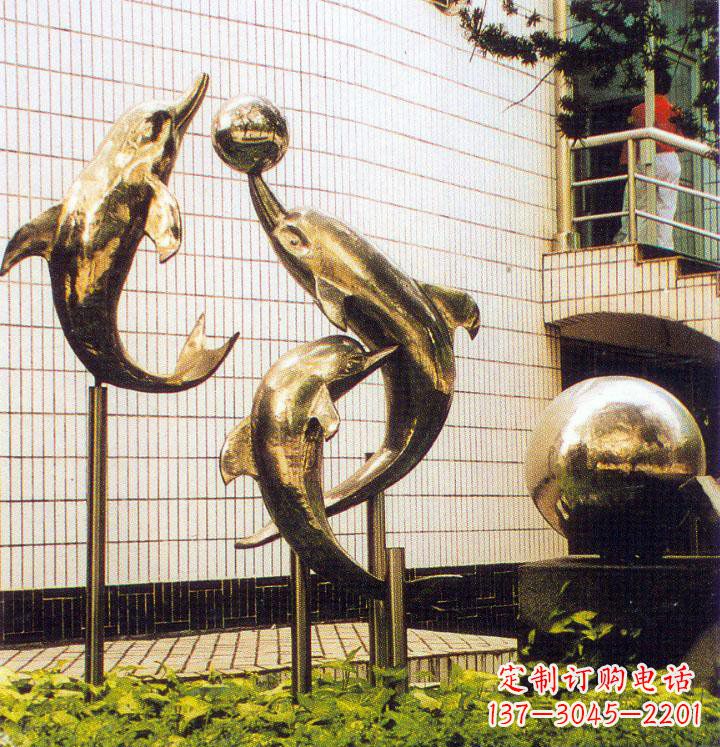 兰州海豚跃动的校园雕塑