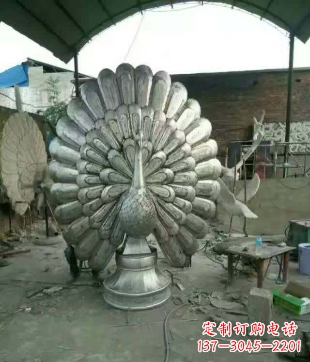 兰州不锈钢烤漆孔雀开屏雕塑