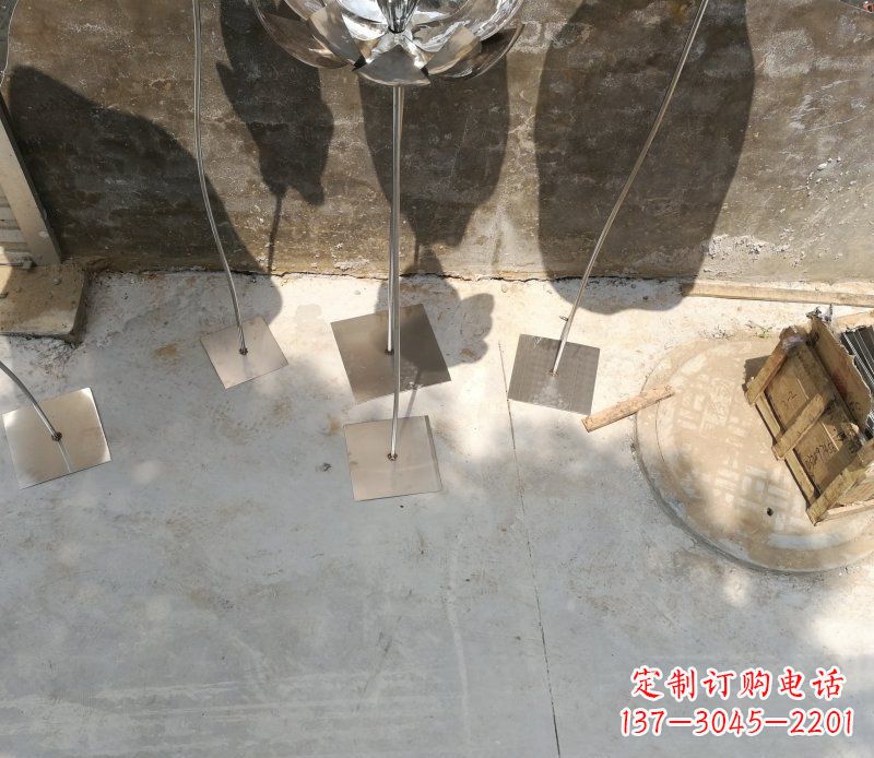 兰州不锈钢荷叶雕塑给大厅带来精致优雅