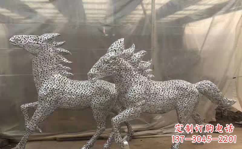 兰州不锈钢马雕塑精美而又富有动感