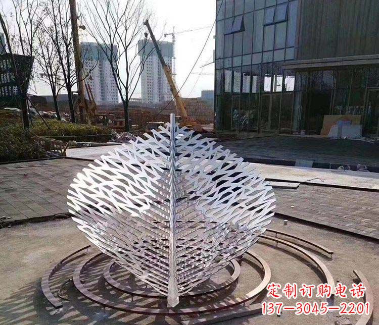 兰州不锈钢镂空锻造树叶雕塑