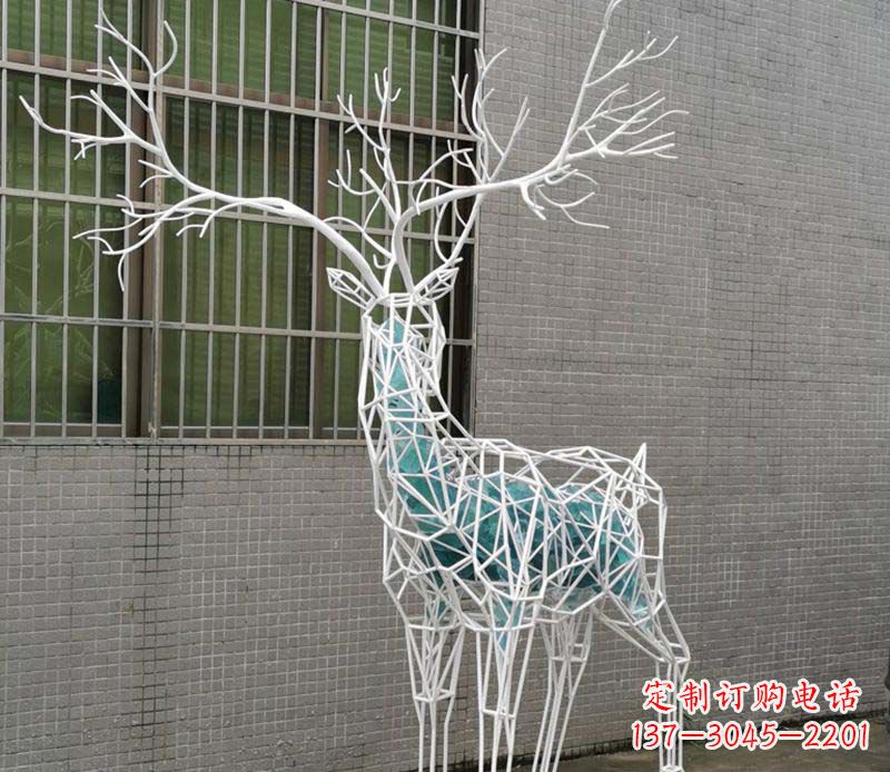 兰州不锈钢镂空梅花鹿雕塑——流动的美丽