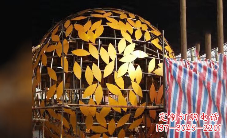兰州不锈钢镂空树叶雕塑——精美绝伦