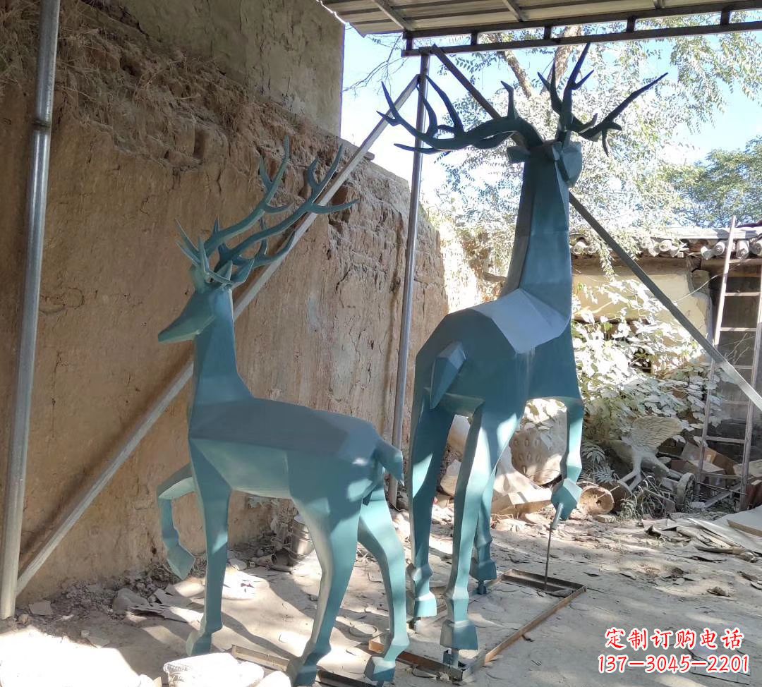 兰州不锈钢切面景观鹿雕塑——给景观增添优雅