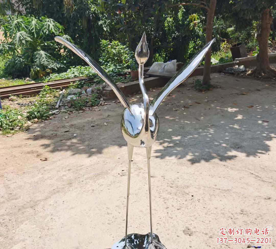 兰州不锈钢仙鹤雕塑——传承灵动之美