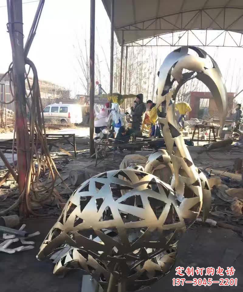 兰州不锈钢天鹅雕塑象征着幸福的美好