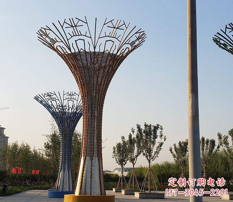 兰州城市景观的点缀——不锈钢树叶雕塑