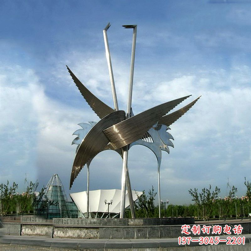 兰州城市广场精美仙鹤雕塑