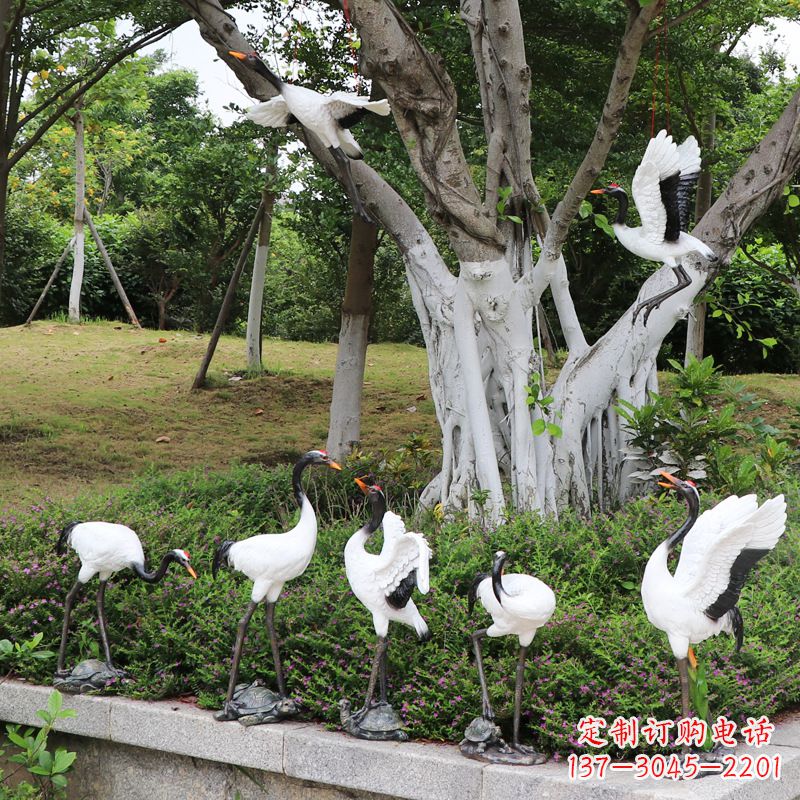 兰州美丽的仙鹤雕塑