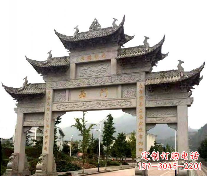 兰州村口三门石雕牌楼