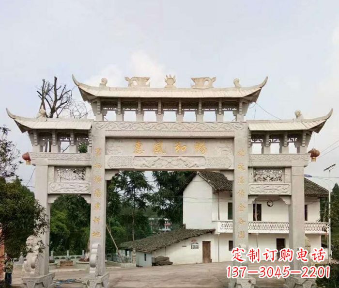 兰州村口三门石雕牌楼精美的雕塑杰作