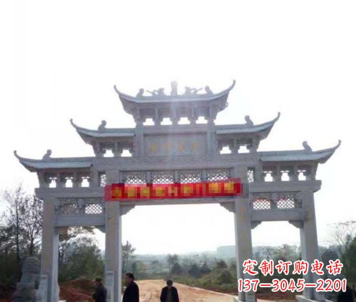 兰州三门石雕牌楼古老而精美的雕塑