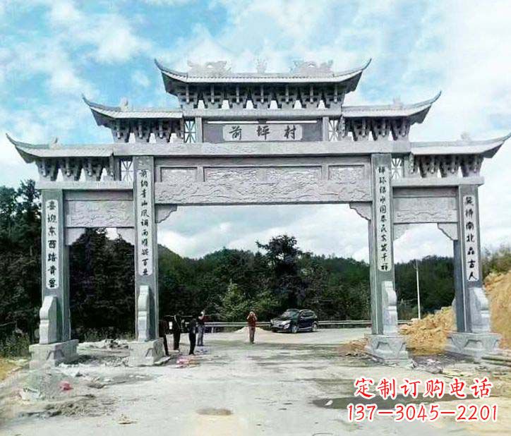 兰州村庄三门石牌坊石雕的内容。