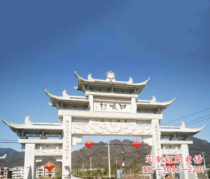 兰州村庄的牌坊雕塑