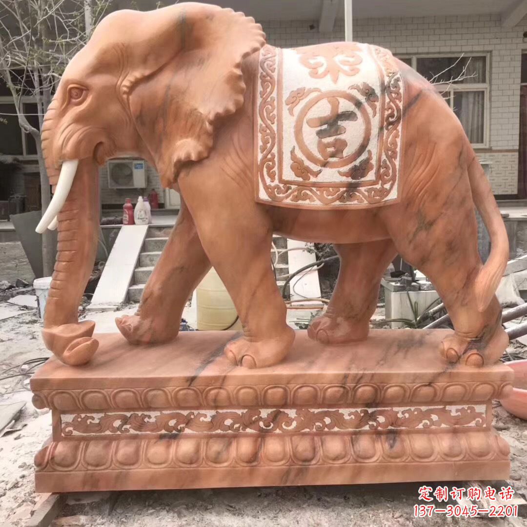 兰州欣赏传统工艺精湛的大象雕塑