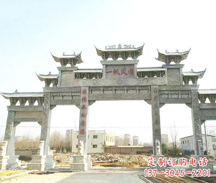 兰州别具一格的大型五门石雕牌楼