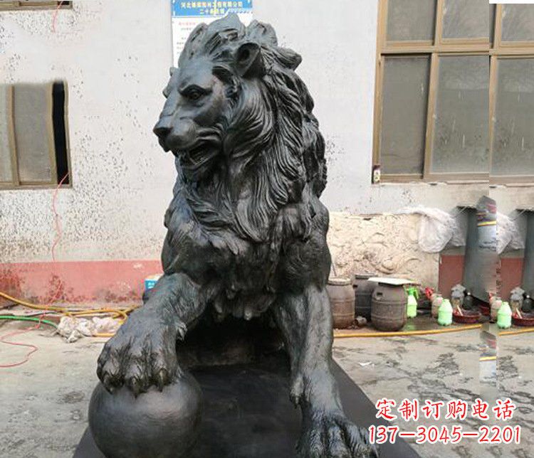 兰州大型西方踩球狮子铜雕塑