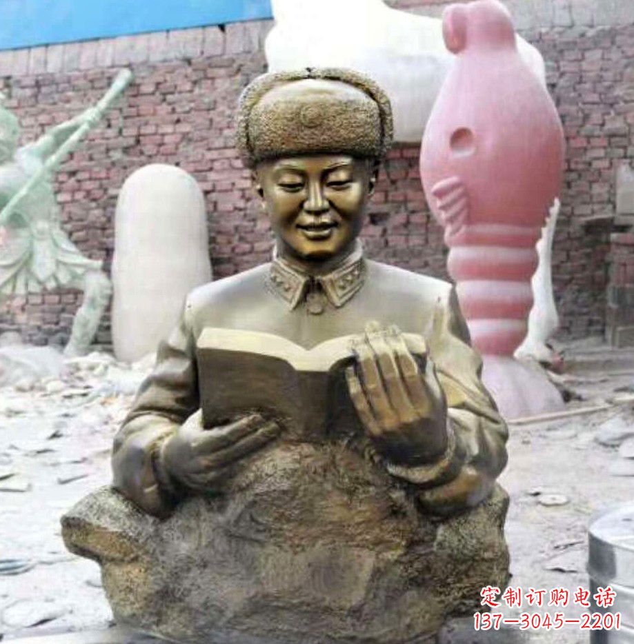 兰州读书的雷锋铜雕
