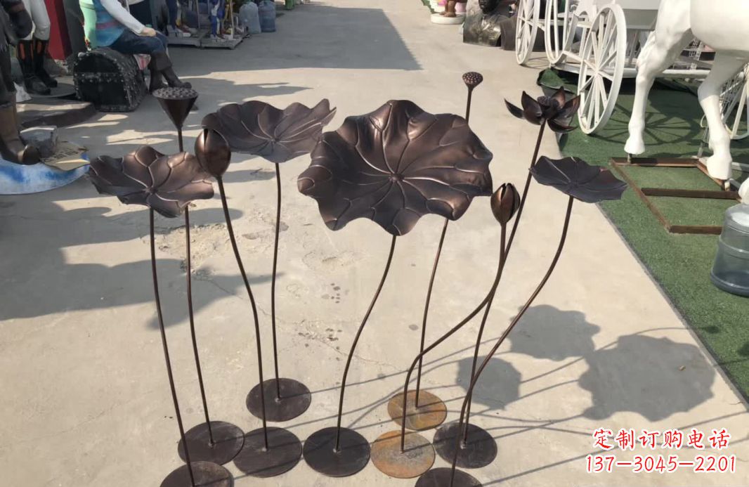 兰州锻铜园林异彩纷呈的荷花雕塑