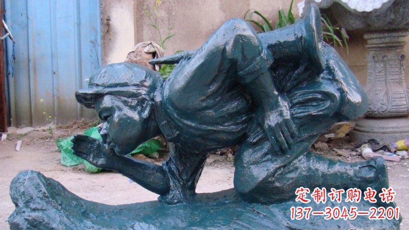 兰州传统文化符号——小红军冲锋号雕塑