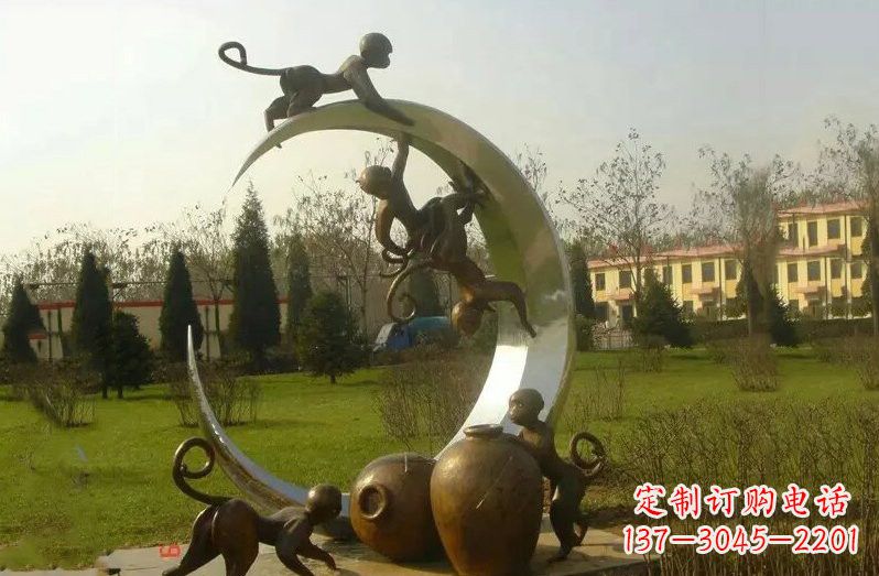 兰州不锈钢猴子拉月亮雕塑
