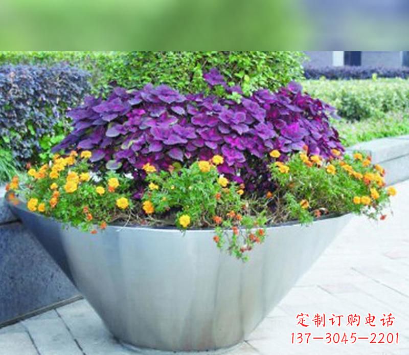 兰州中领雕塑精致无比的花盆雕塑
