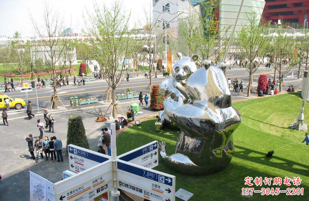 兰州镜面不锈钢熊猫大型雕塑