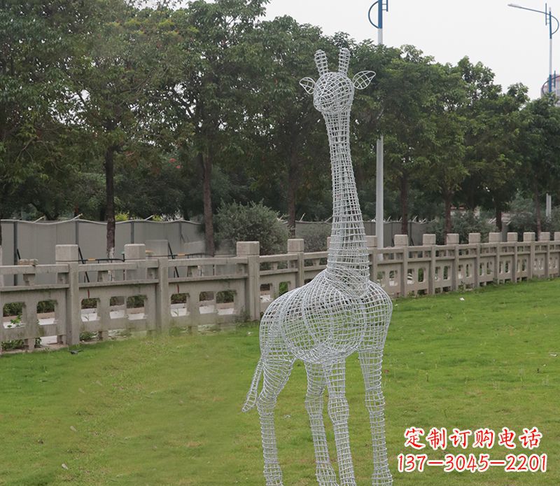 兰州浪漫活力·不锈钢镂空长颈鹿雕塑