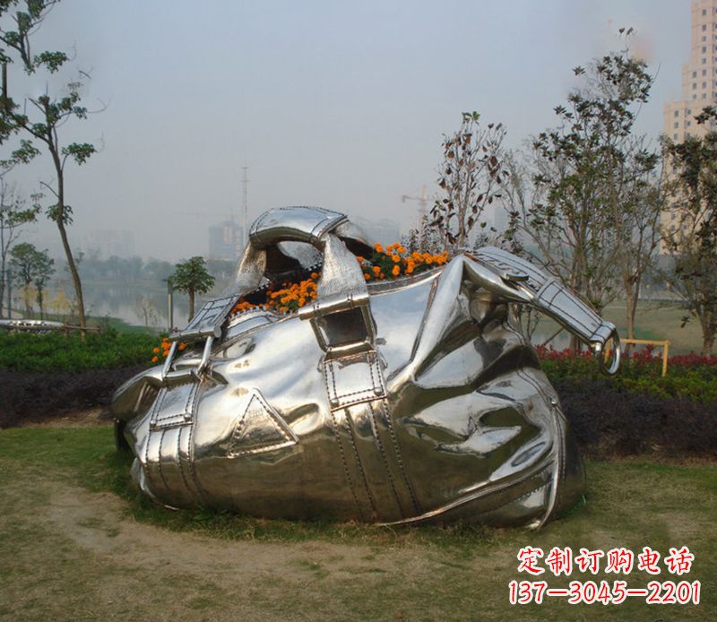 兰州不锈钢手提包雕塑--传承经典,拥有独特之美