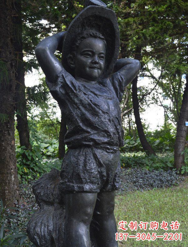 兰州公园戴草帽的小男孩人物铜雕