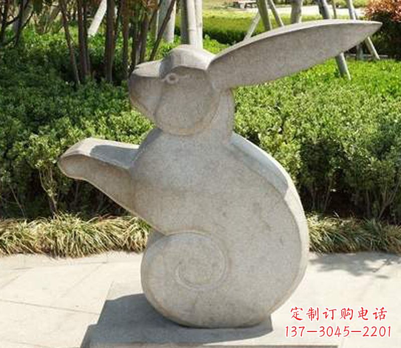 兰州公园兔子雕塑，营造可爱的氛围