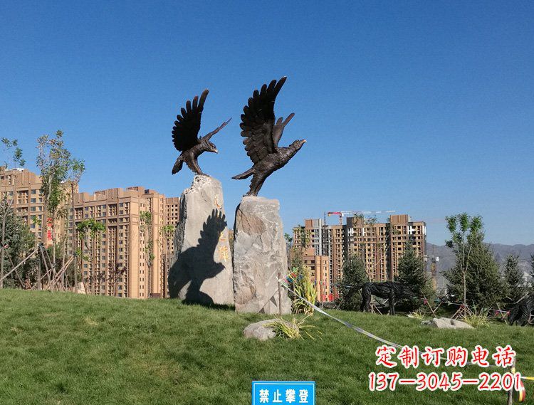 兰州公园动物老鹰铜雕