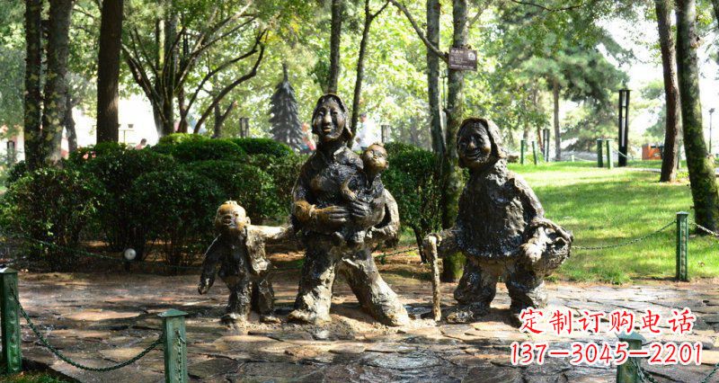 兰州公园赶路的抽象妇女和小孩小品铜雕