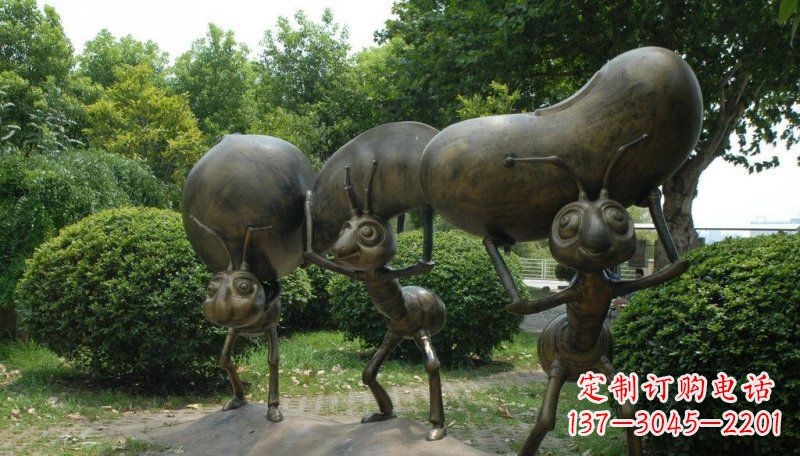 兰州公园卡通蚂蚁铜雕