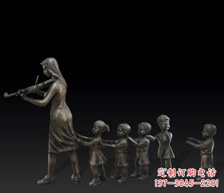 兰州传统风格老鹰捉小鸡铜雕