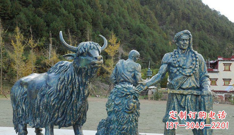 兰州公园少数民族人物和牦牛景观铜雕