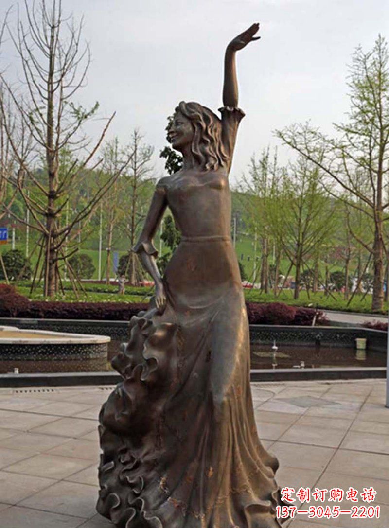 兰州公园跳舞的女孩人物铜雕