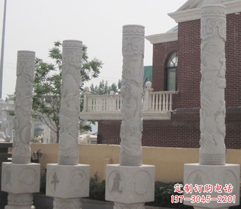 兰州历久弥新的圆润十二生肖雕塑