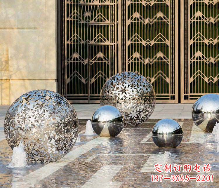 兰州欣赏自然的美：不锈钢花形镂空球喷泉雕塑