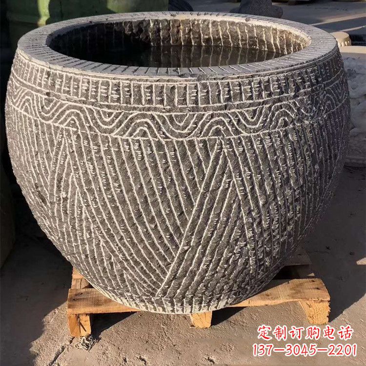 兰州花园石头鱼缸