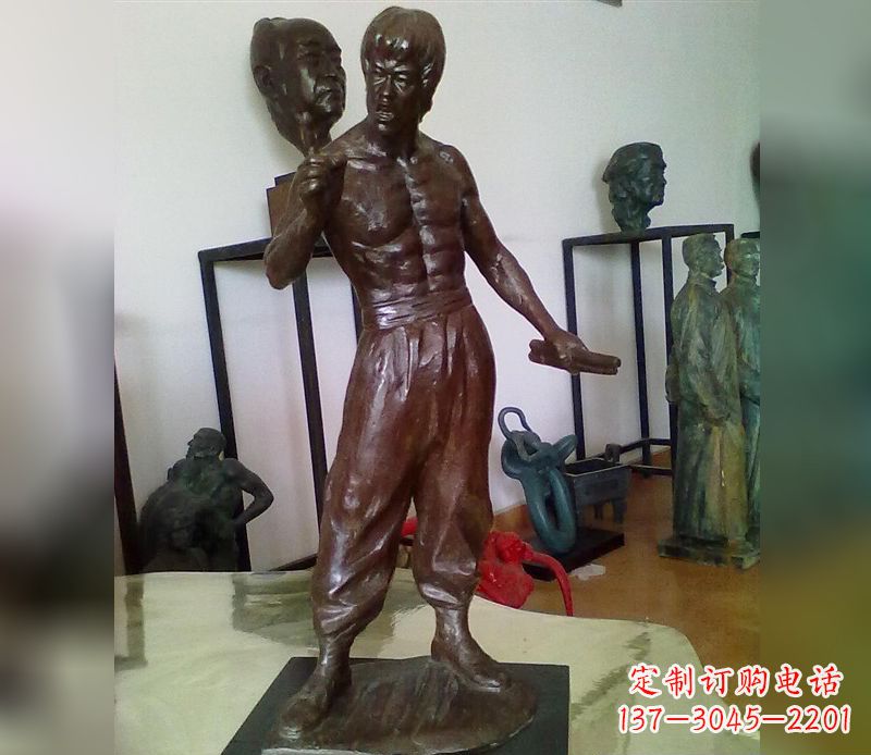 兰州李小龙电影明星铜雕