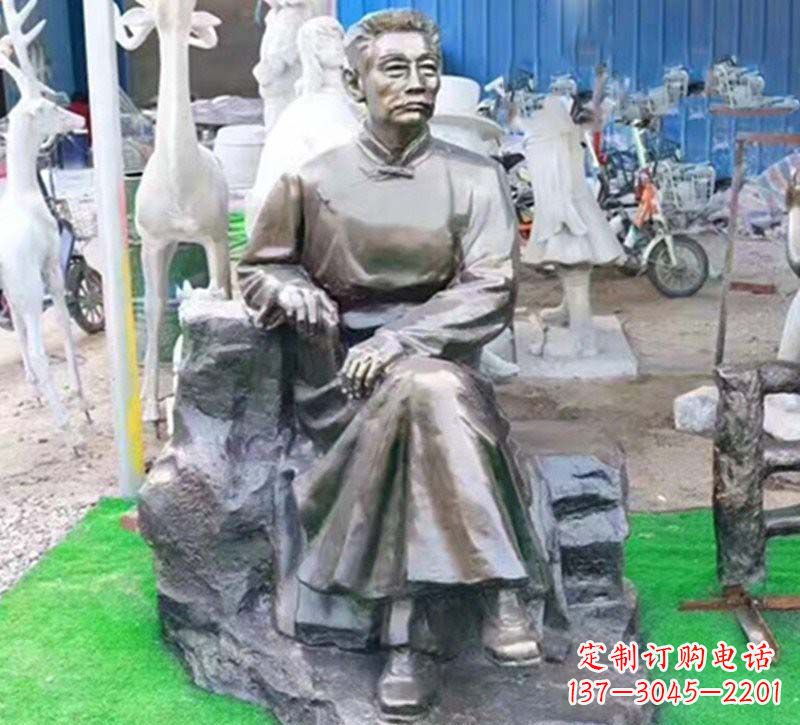 兰州鲁迅铜雕塑，铸就永恒传奇